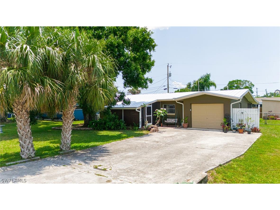 1213 Pondella Circle North Fort Myers FL 33903 224043516 image1