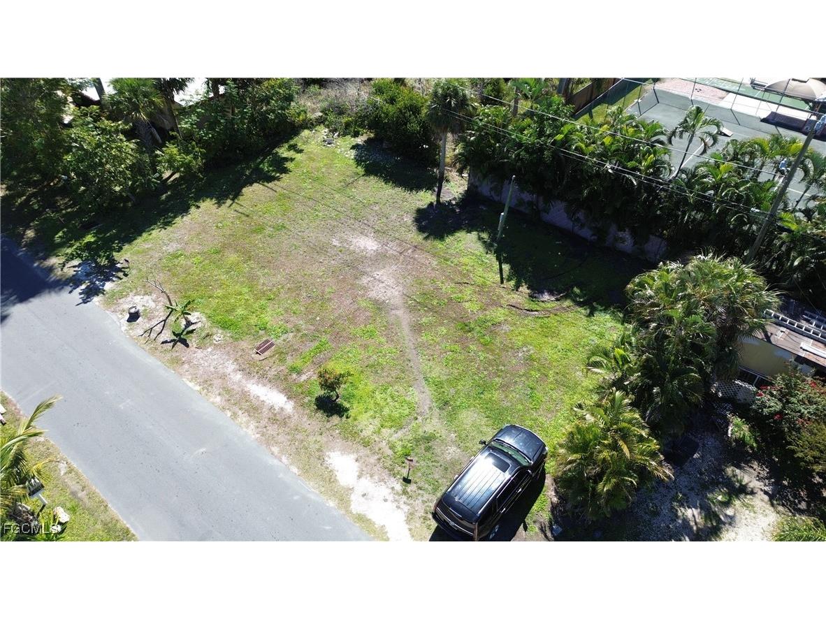 12135 Hibiscus Drive Fort Myers FL 33908 2025025213 image2