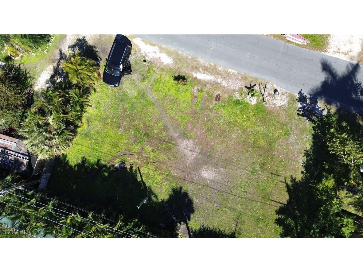 12135 Hibiscus Drive Fort Myers FL 33908 2025025213 image5