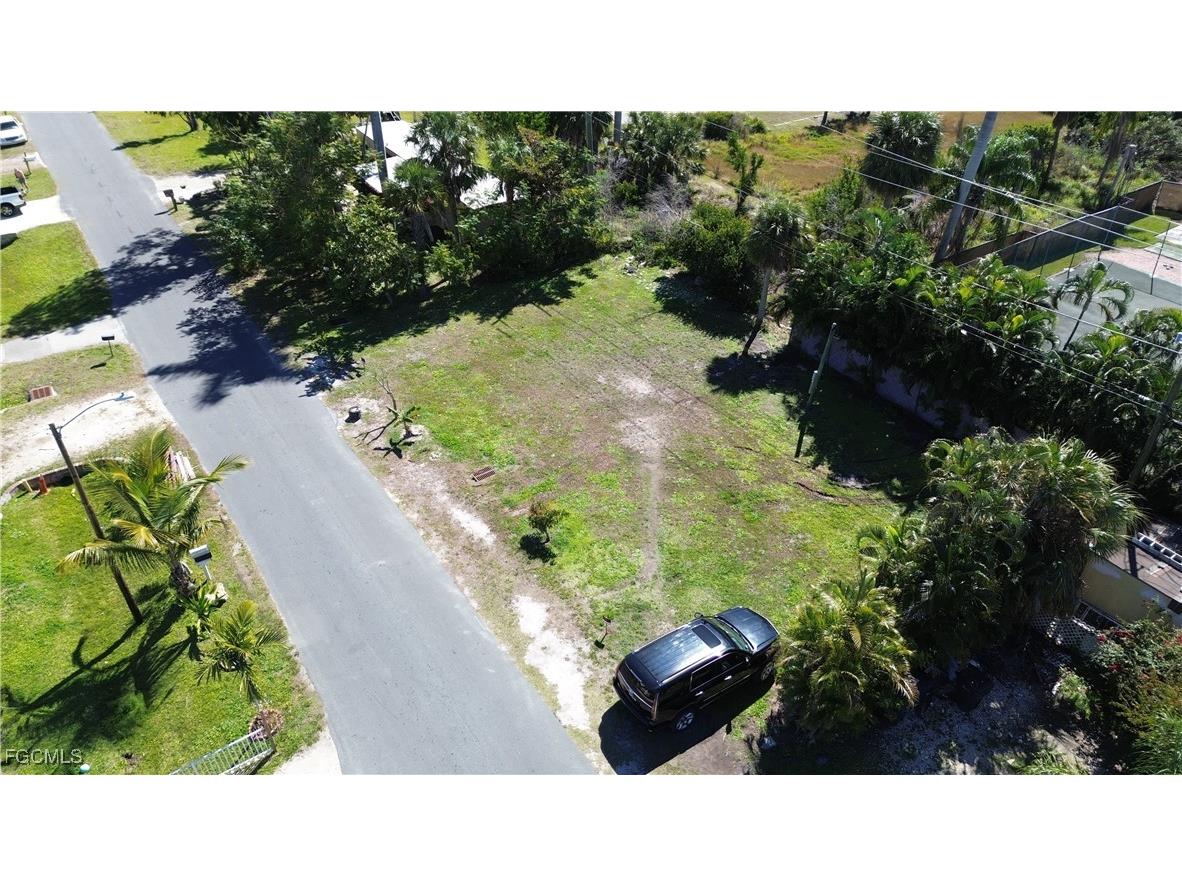 12135 Hibiscus Drive Fort Myers FL 33908 2025025213 image9