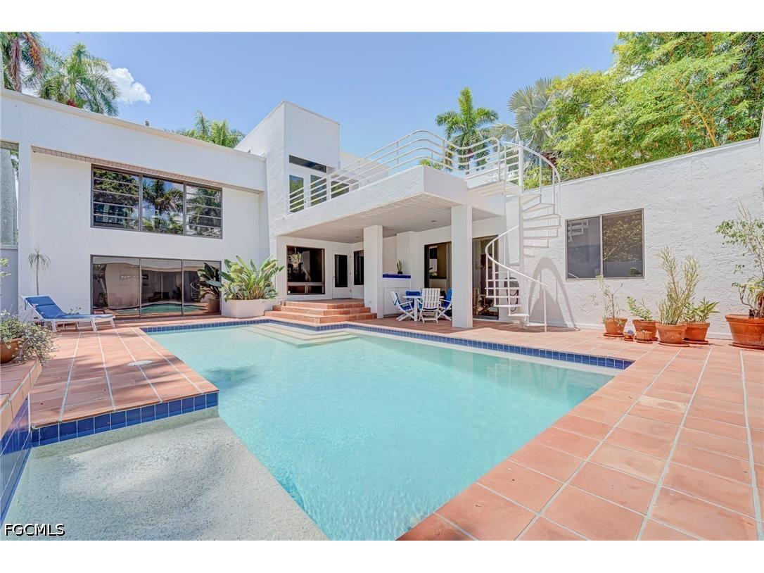 1215 Caloosa Drive Fort Myers FL 33901 2026029609 image1