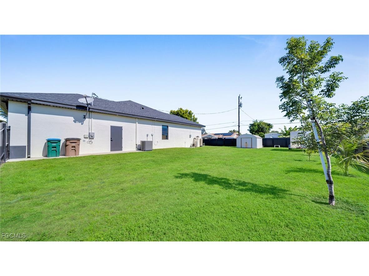 1215 NE 12th Place Cape Coral FL 33909 2025018714 image34