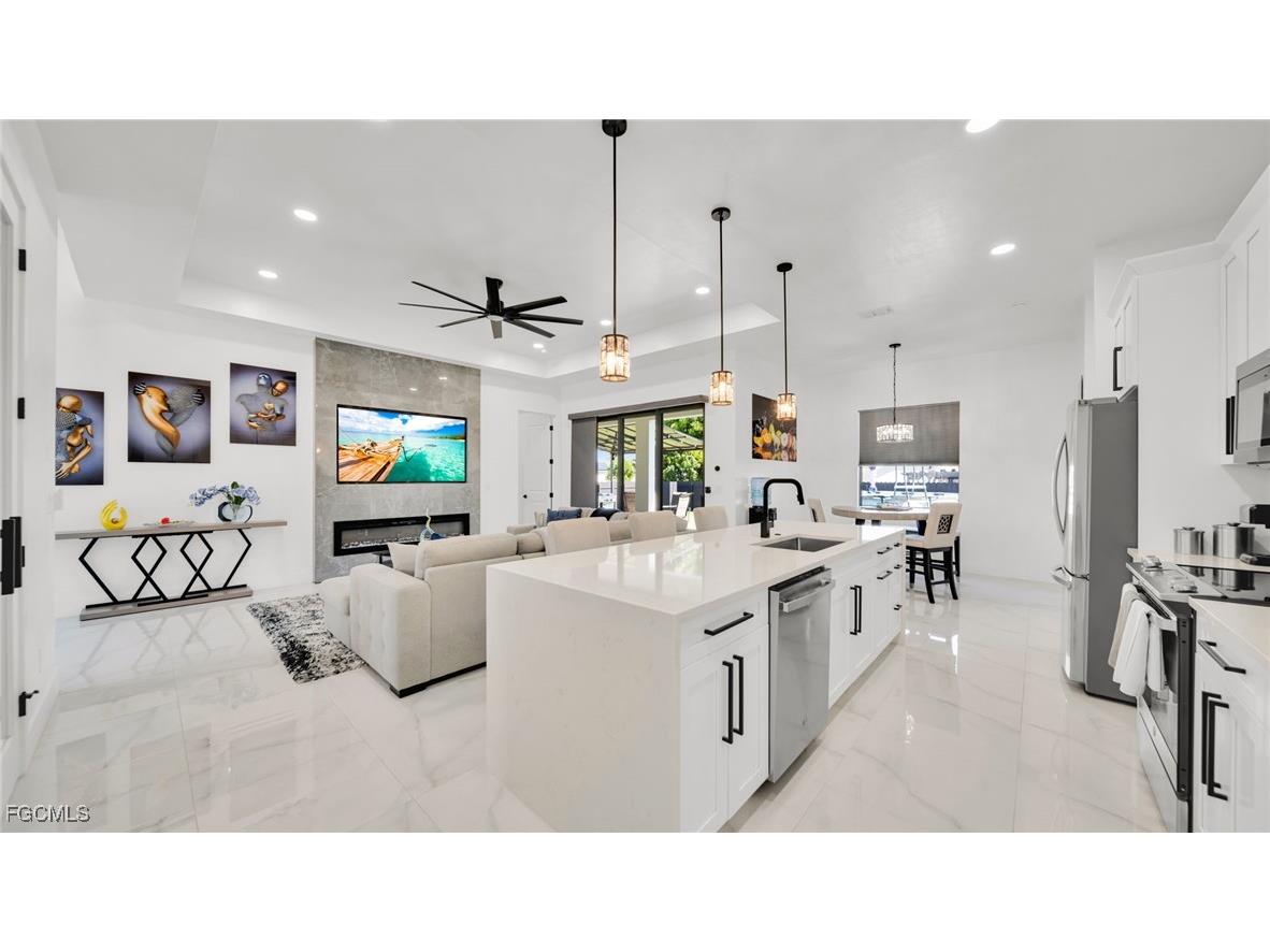 1215 NE 12th Place Cape Coral FL 33909 2025018714 image8