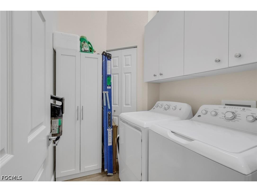 1215 Sarah Jean Circle #J205 Naples FL 34110 2026018325 image27