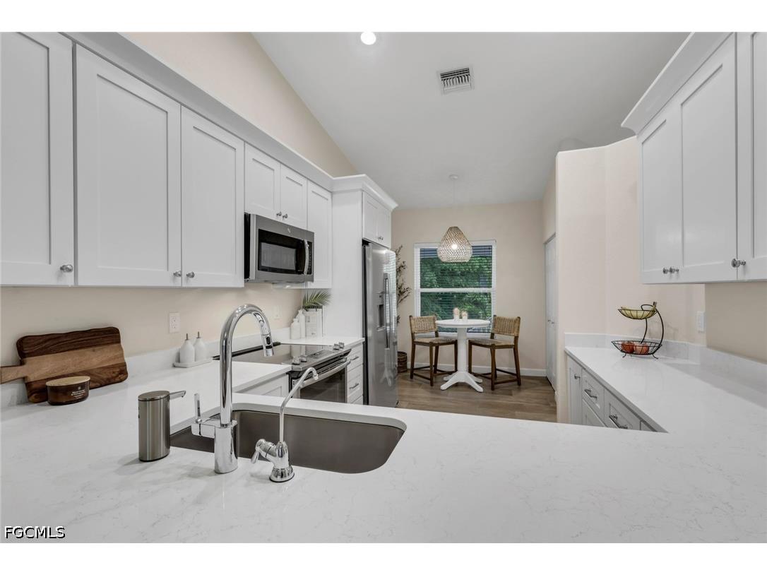 1215 Sarah Jean Circle #J205 Naples FL 34110 2026018325 image7