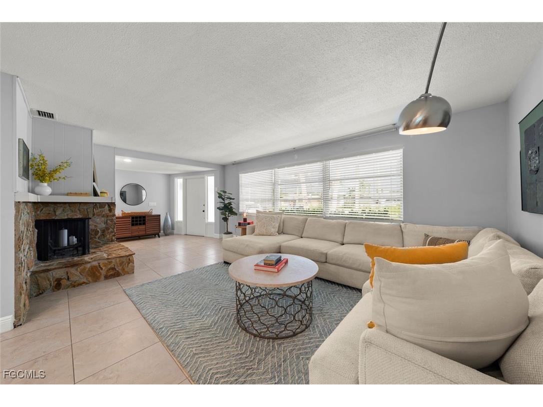 12150 Mcgregor Boulevard Fort Myers FL 33919 2025007374 image8