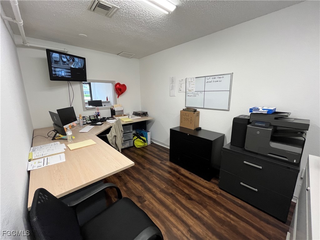 12155 Metro Parkway #4 Fort Myers FL 33966 2025009225 image4