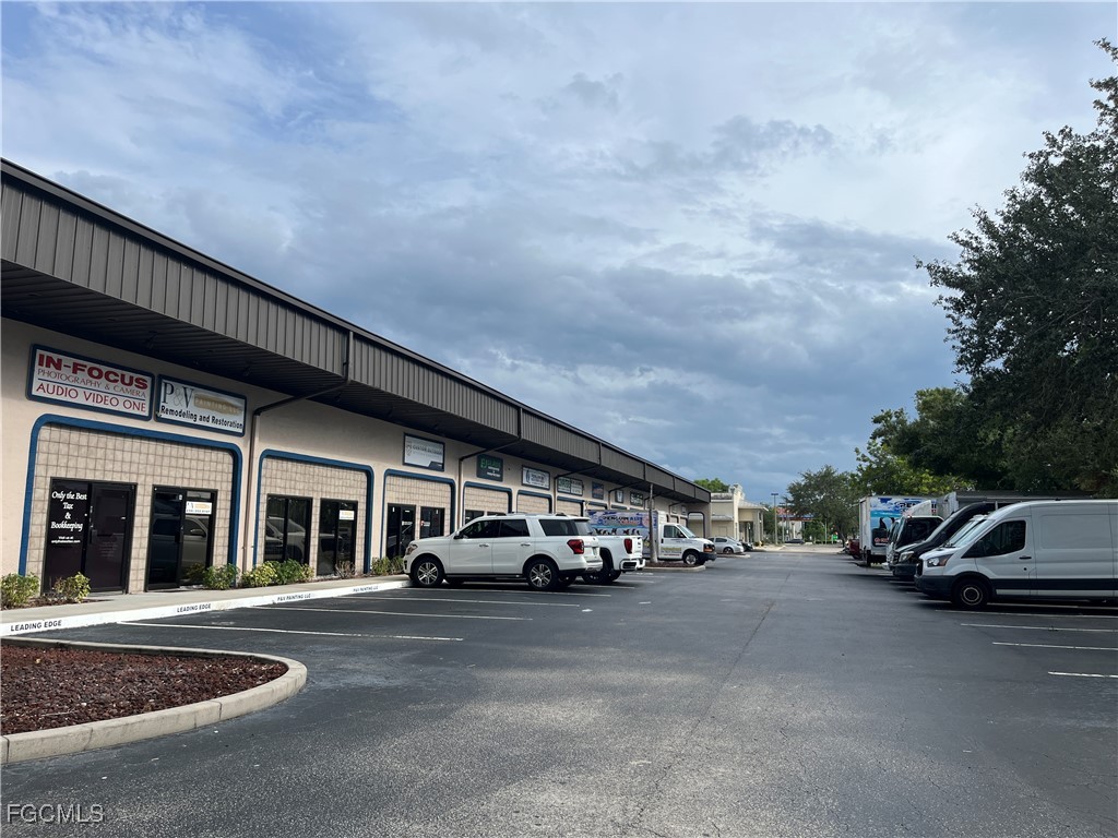 12155 Metro Parkway #4 Fort Myers FL 33966 2025014763 image1