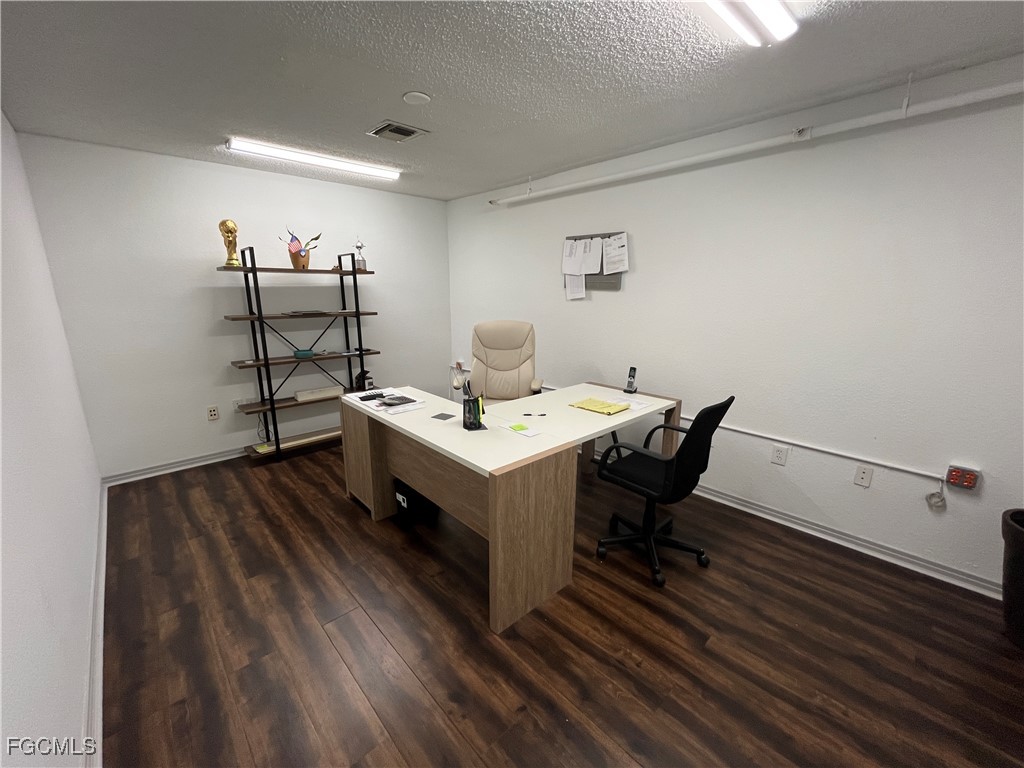 12155 Metro Parkway #4 Fort Myers FL 33966 2025014763 image19