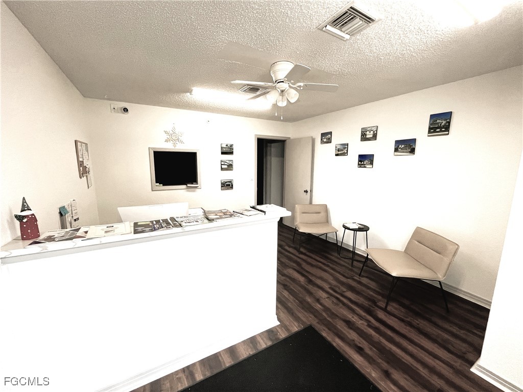 12155 Metro Parkway #4 Fort Myers FL 33966 2025014763 image2