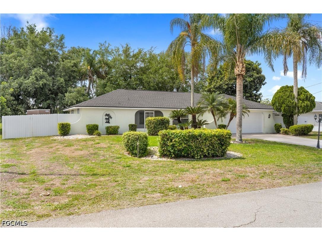 1216 E 3rd Street Lehigh Acres FL 33936 2026018008 image2
