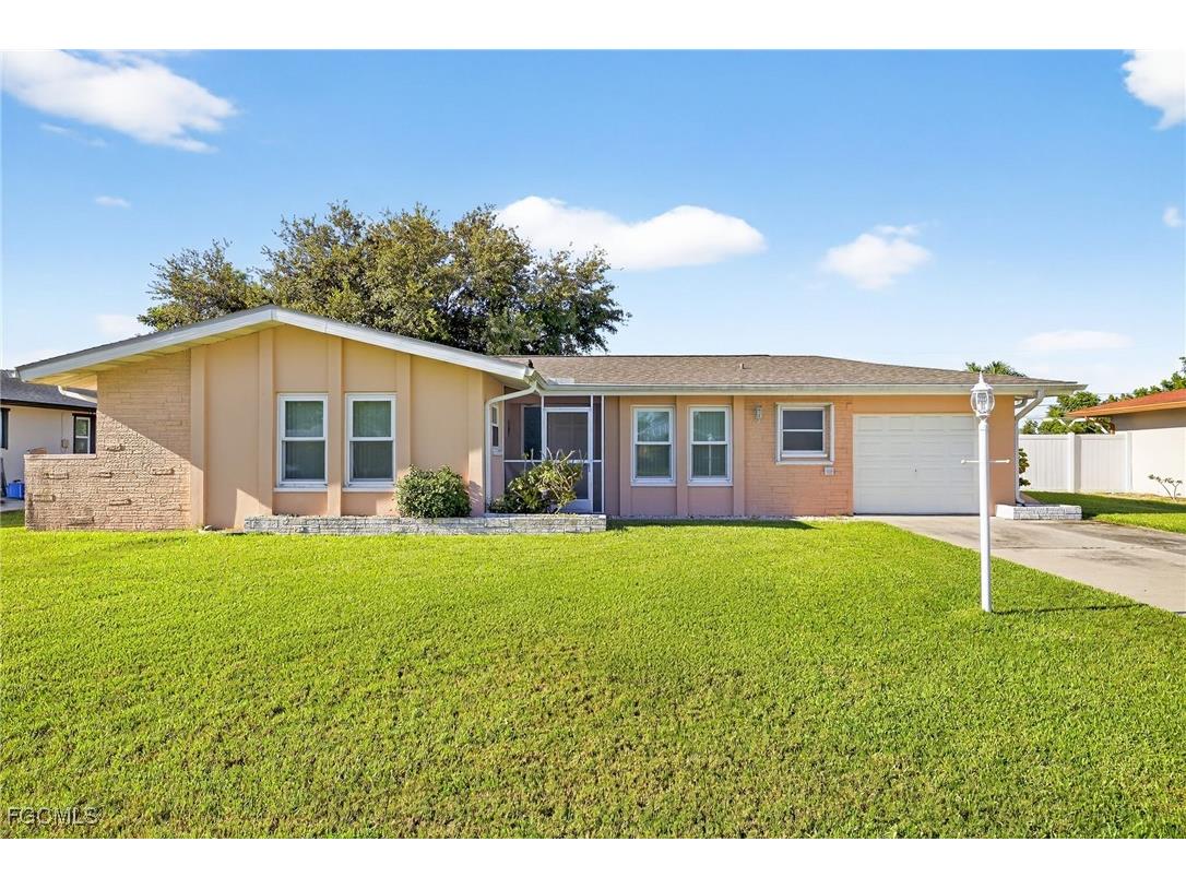 1216 SE 27th Street Cape Coral FL 33904 2025000590 image1