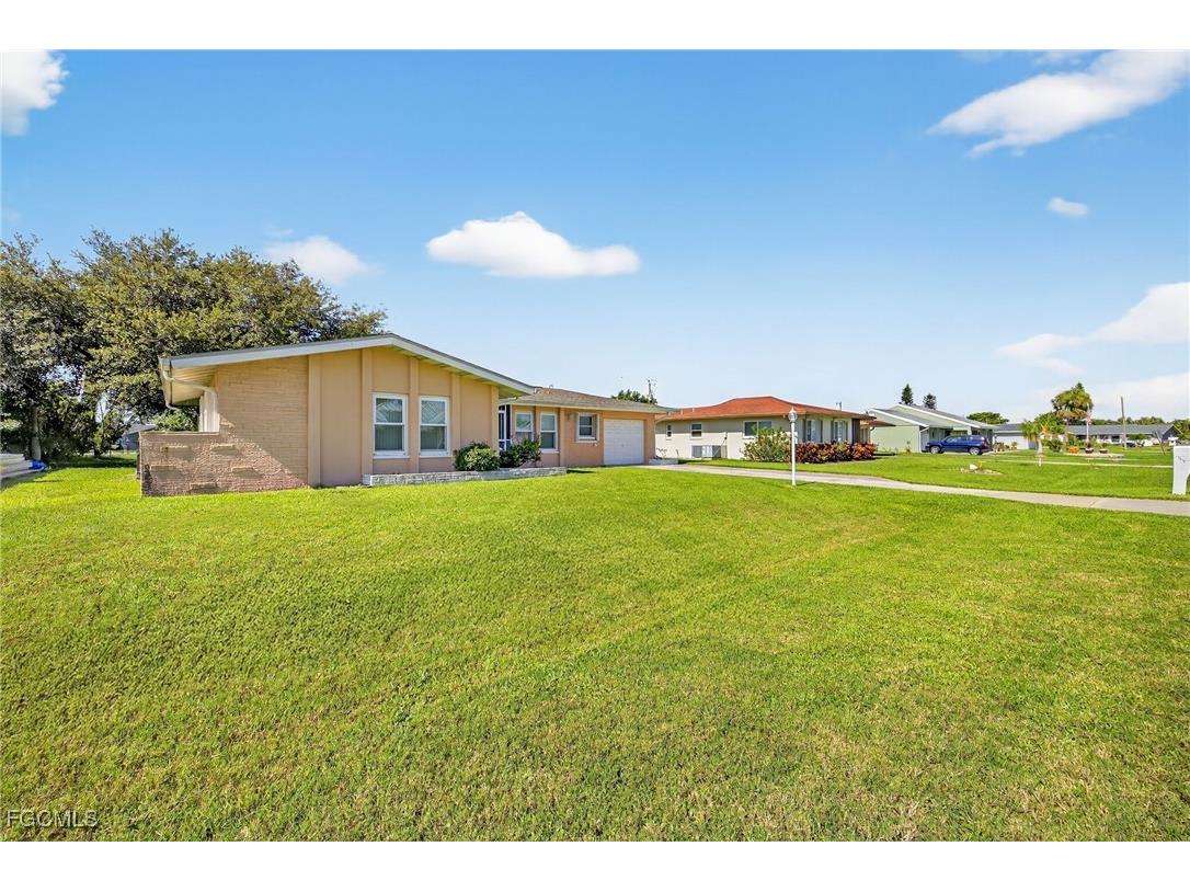 1216 SE 27th Street Cape Coral FL 33904 2025000590 image38