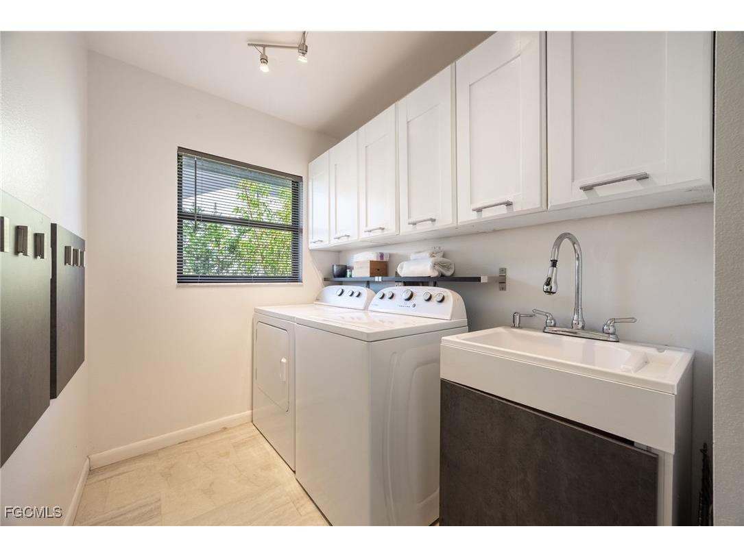 1216 SE 2nd Street Cape Coral FL 33990 2025024115 image38