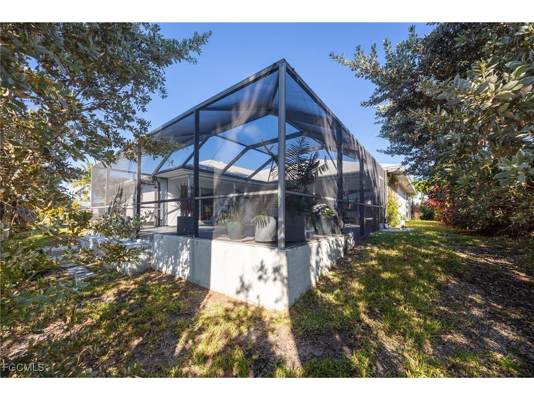 1216 SE 2nd Street Cape Coral FL 33990 2025024115 image40