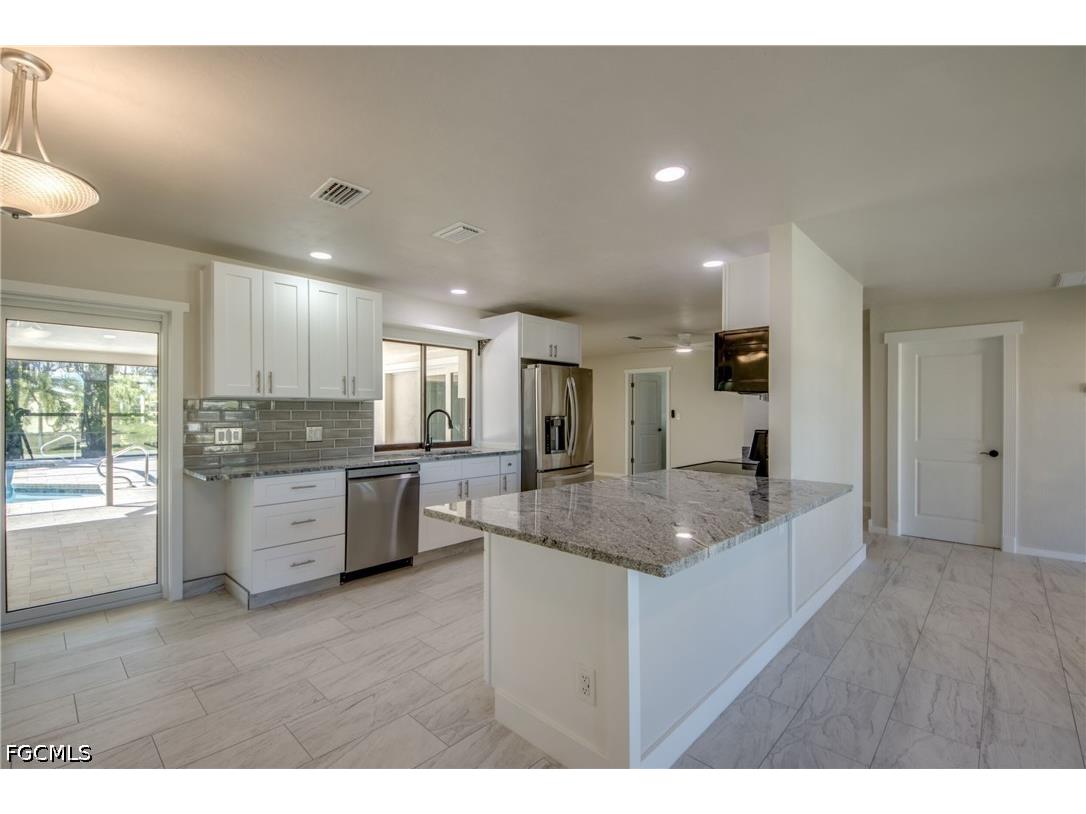 1216 SE 43rd Terrace Cape Coral FL 33904 2026018015 image3