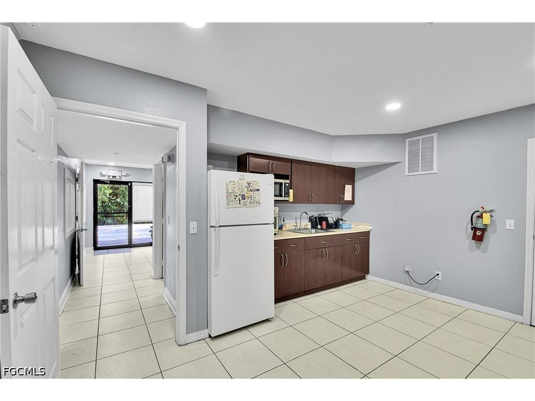 12165 Metro Pkwy #1-4 Fort Myers FL 33966 2026028875 image16
