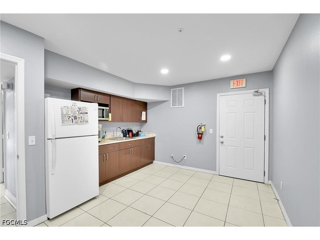 12165 Metro Pkwy #1-4 Fort Myers FL 33966 2026028875 image17
