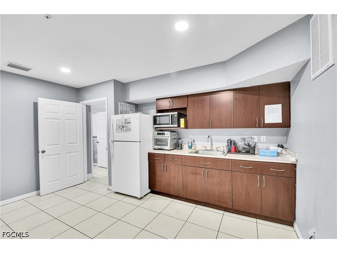 12165 Metro Pkwy #1-4 Fort Myers FL 33966 2026028875 image18
