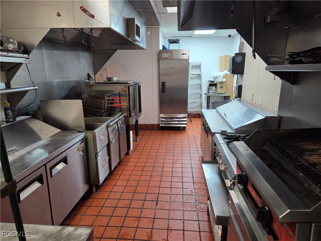 1217 Del Prado Boulevard S Cape Coral FL 33990 2025004149 image10