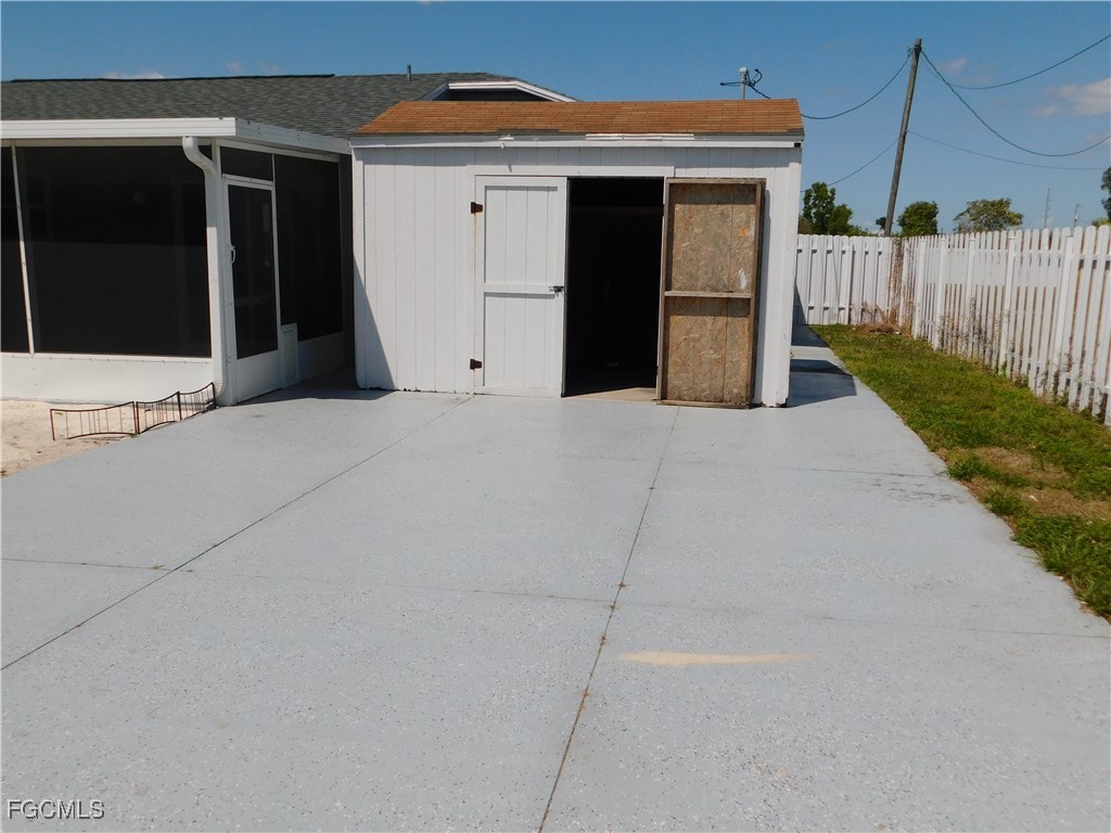 1217 NE 1st Place Cape Coral FL 33909 2025004110 image25