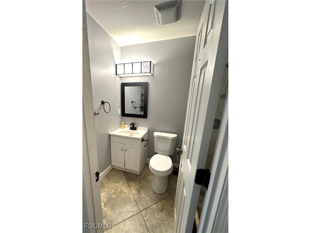 1217 NE 1st Place Cape Coral FL 33909 2025004110 image39