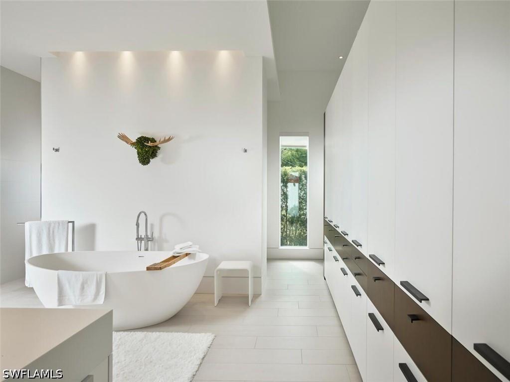 1218 14th Avenue N Naples FL 34102 226016846 image9