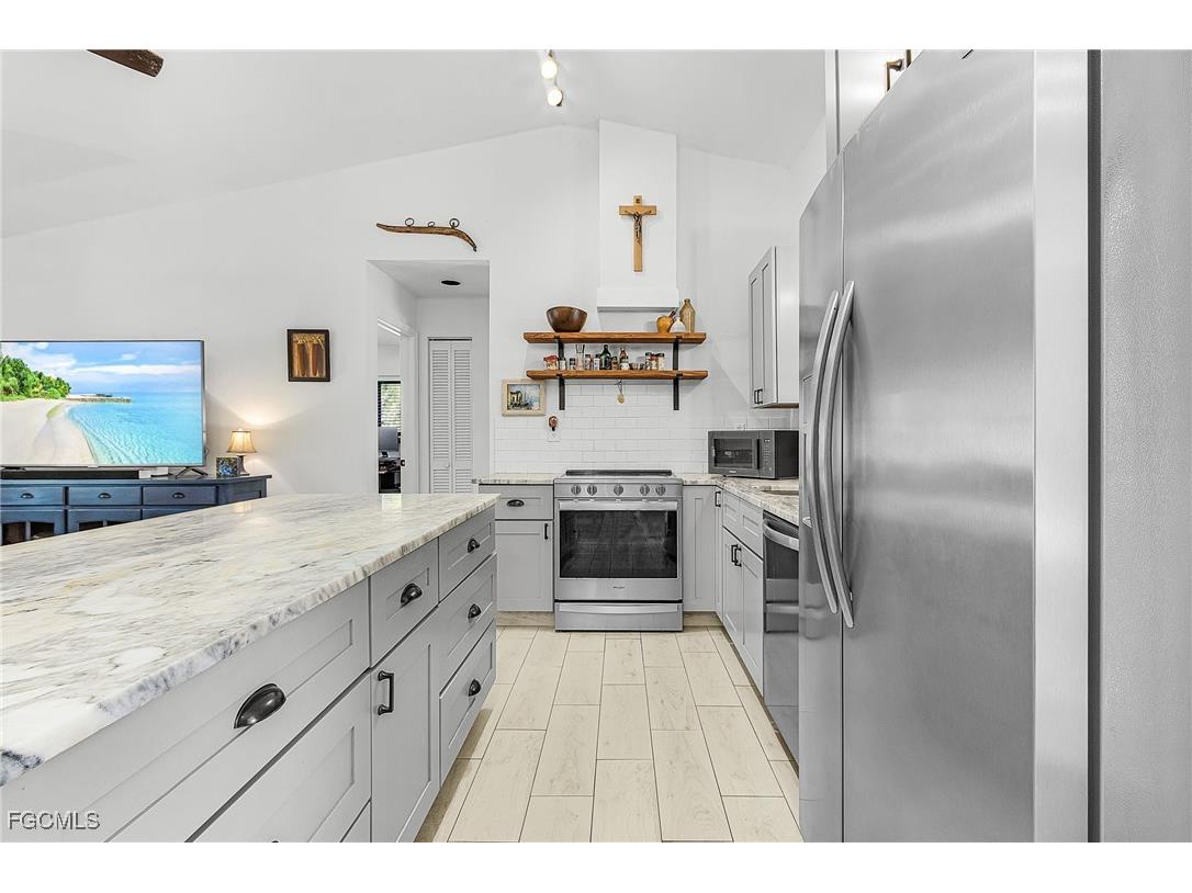 12184 Dolphin Road Bokeelia FL 33922 2026000416 image5