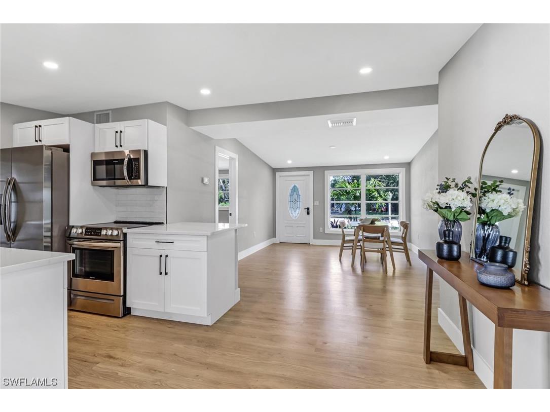 1220 Embassy Lane Naples FL 34104 223076154 image1