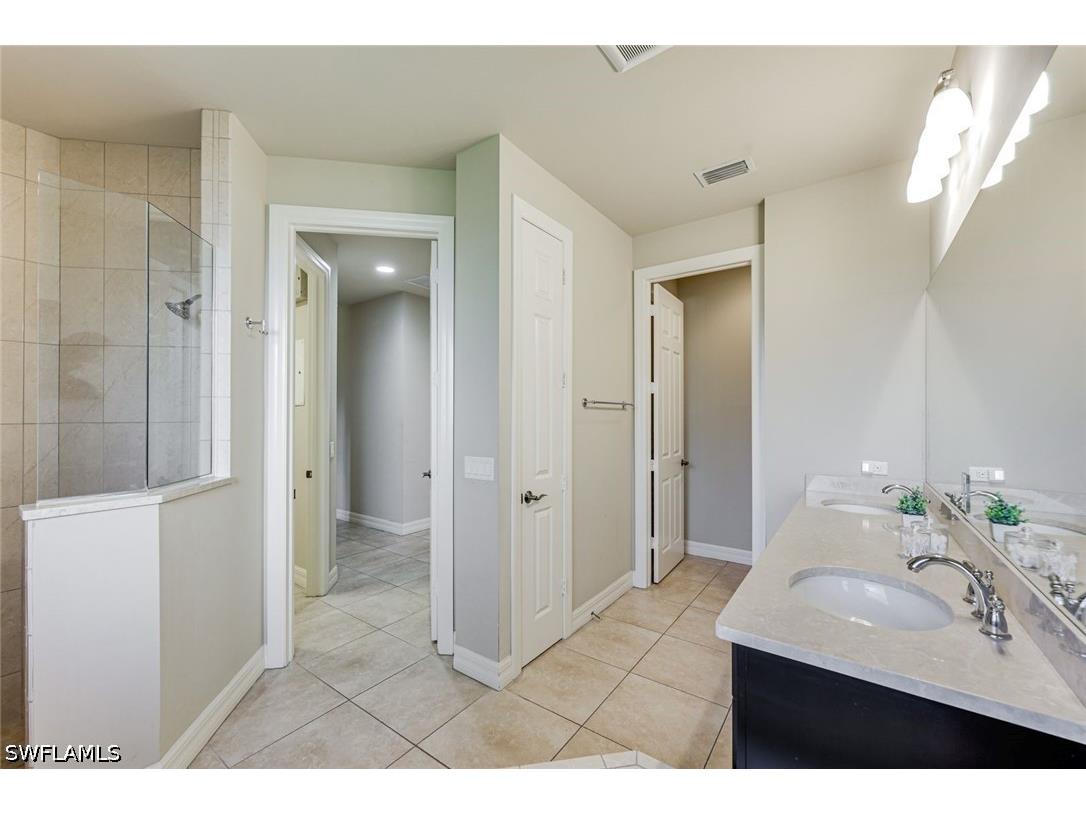 1221 Briarwood Court Naples FL 34104 226017906 image11