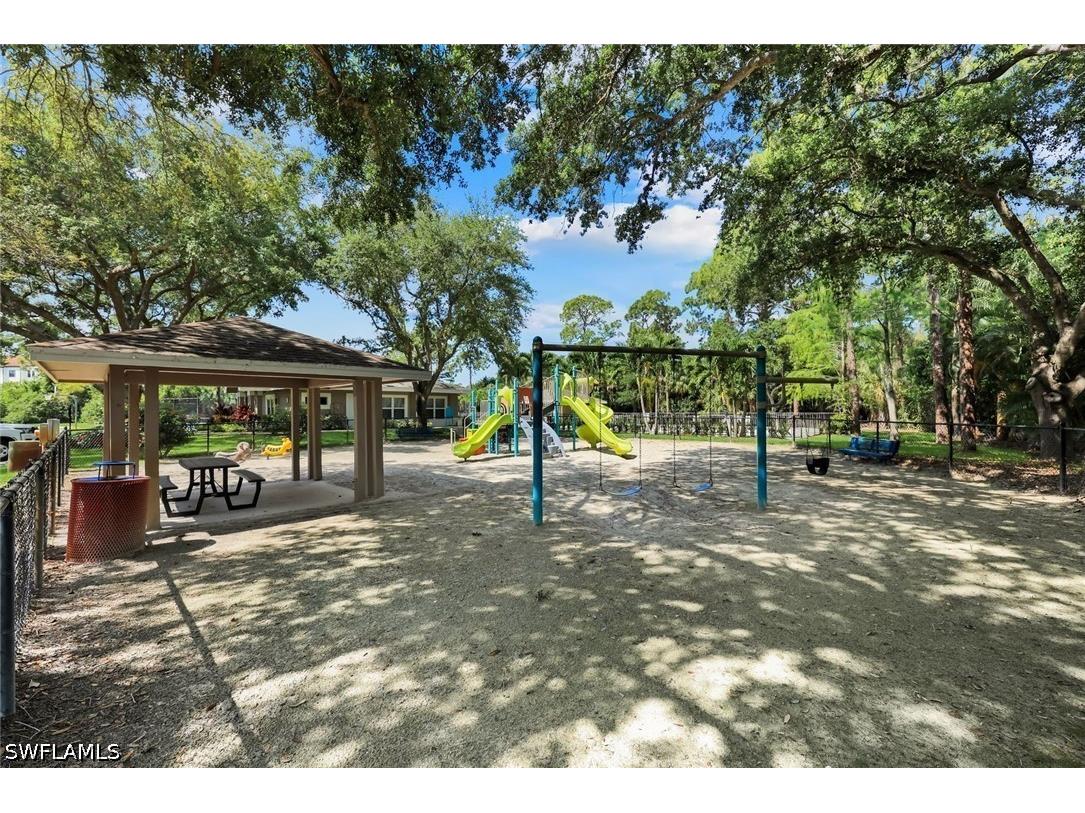 1221 Briarwood Court Naples FL 34104 226017906 image22