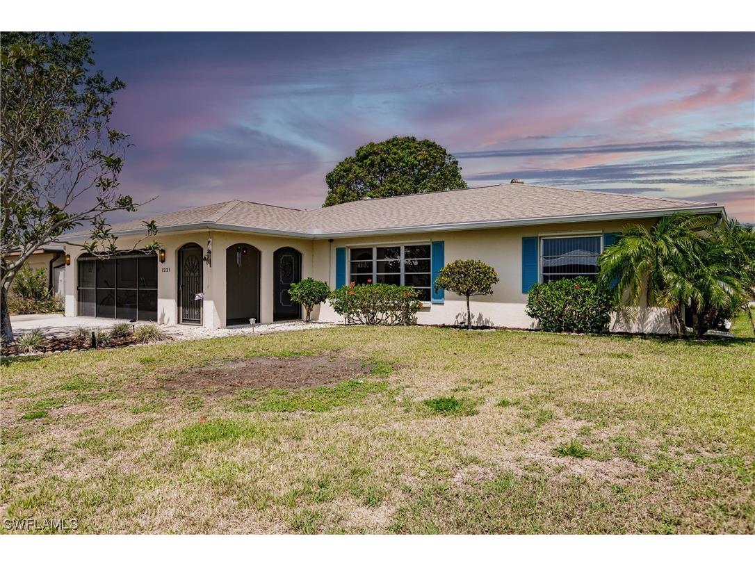 1221 Cambridge Drive Venice FL 34293 223026629 image1