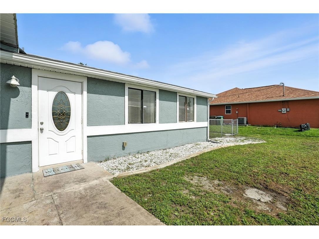 1222 NE 14th Place Cape Coral FL 33909 2025000068 image3