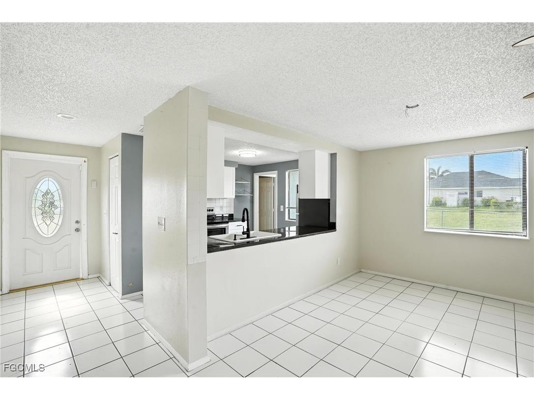 1222 NE 14th Place Cape Coral FL 33909 2025000068 image8