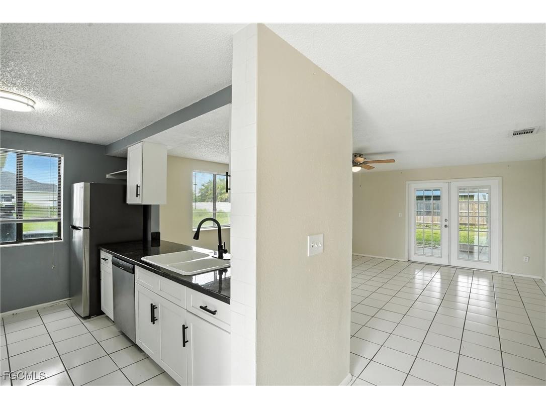 1222 NE 14th Place Cape Coral FL 33909 2025000068 image9