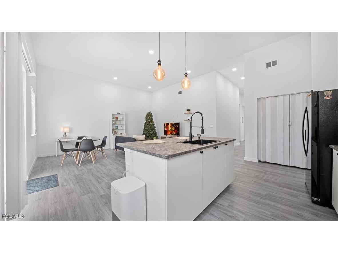 1222 Nelson Road N Cape Coral FL 33993 2025024171 image14