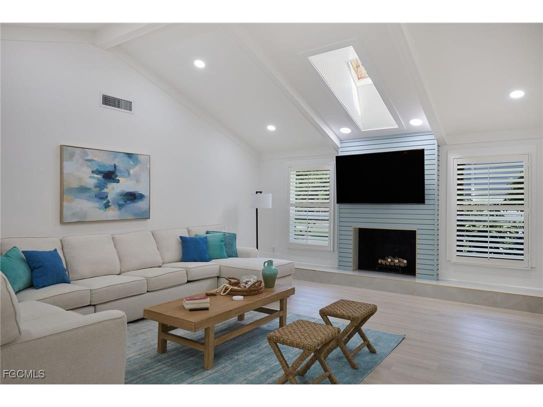 1224 Kittiwake Circle Sanibel FL 33957 2025019532 image2