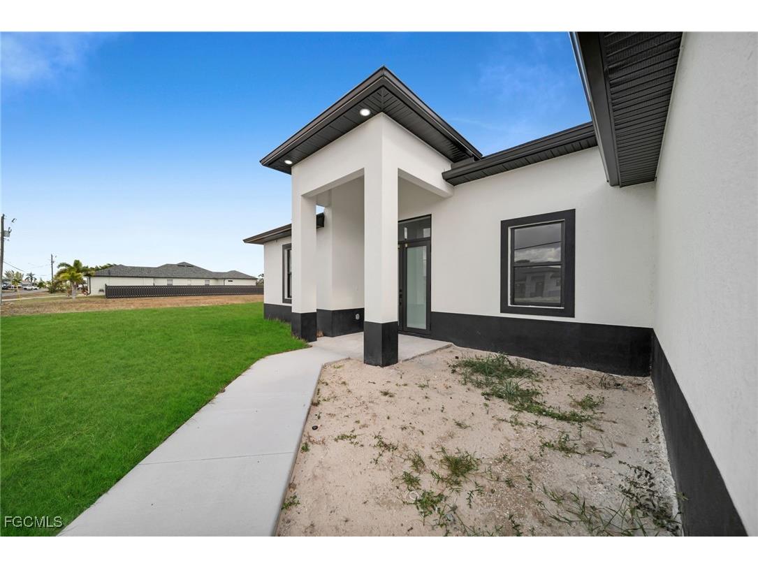 1225 NE 5th Place Cape Coral FL 33909 2025022379 image5