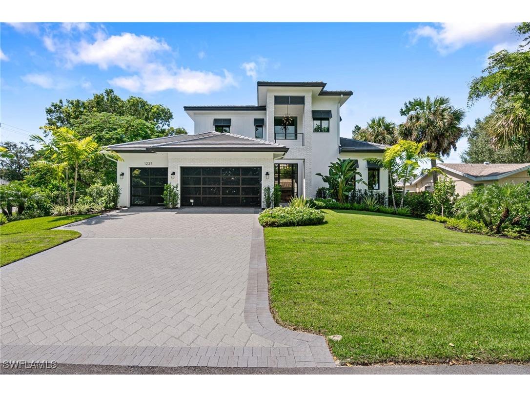 1227 11th Street N Naples FL 34102 224091828 image1