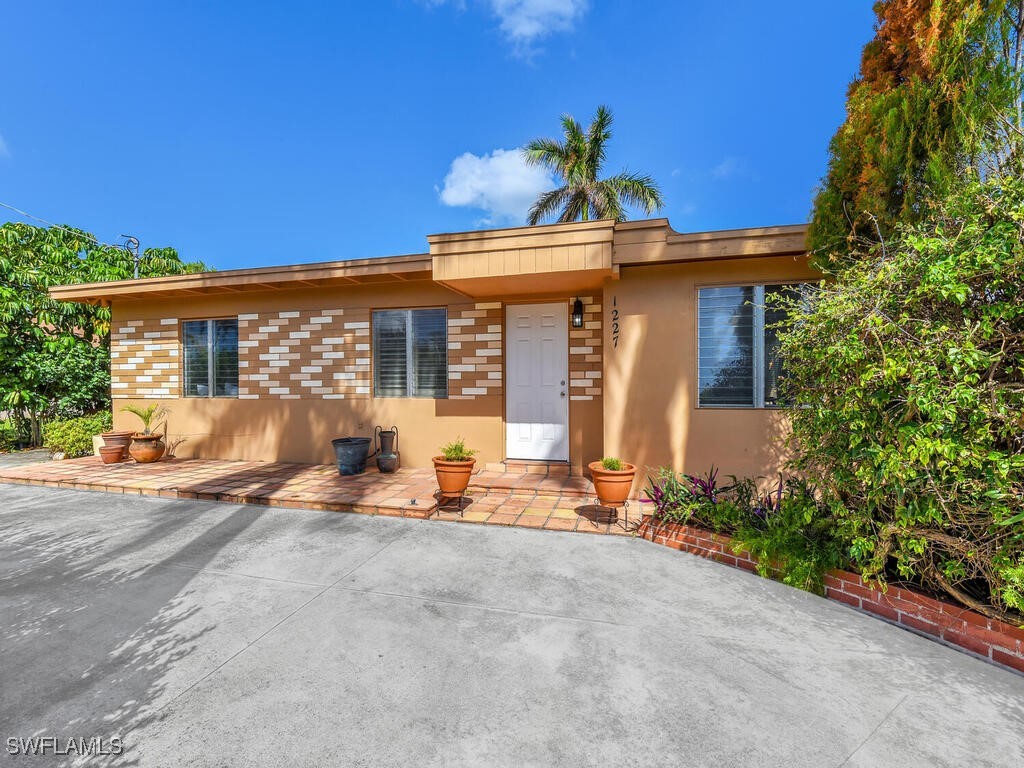 1227 Trail Terrace Drive Naples FL 34103 225025713 image1
