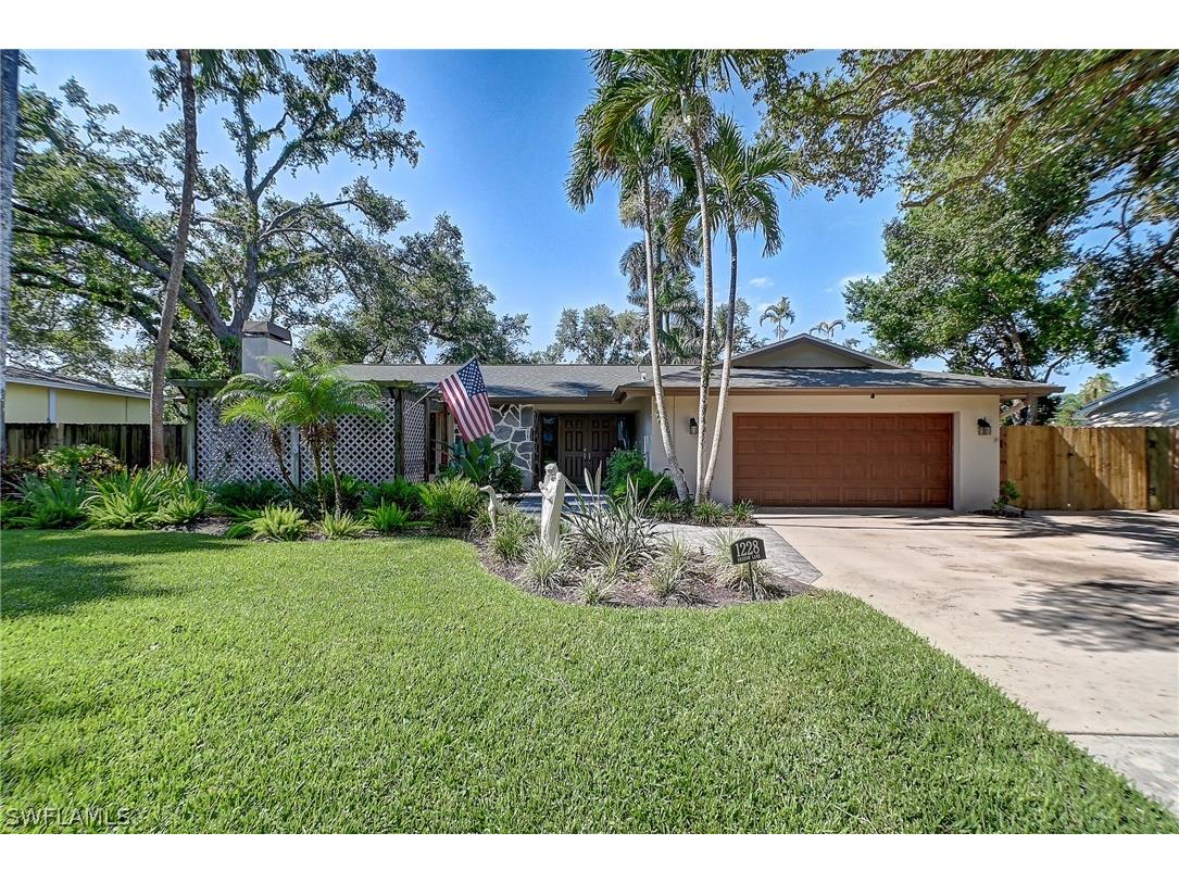 1228 Shadow Lane Fort Myers FL 33901 224048018 image1