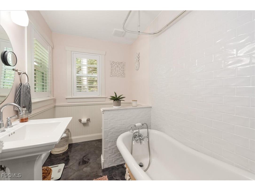 1229 Alhambra Drive Fort Myers FL 33901 2026000638 image25