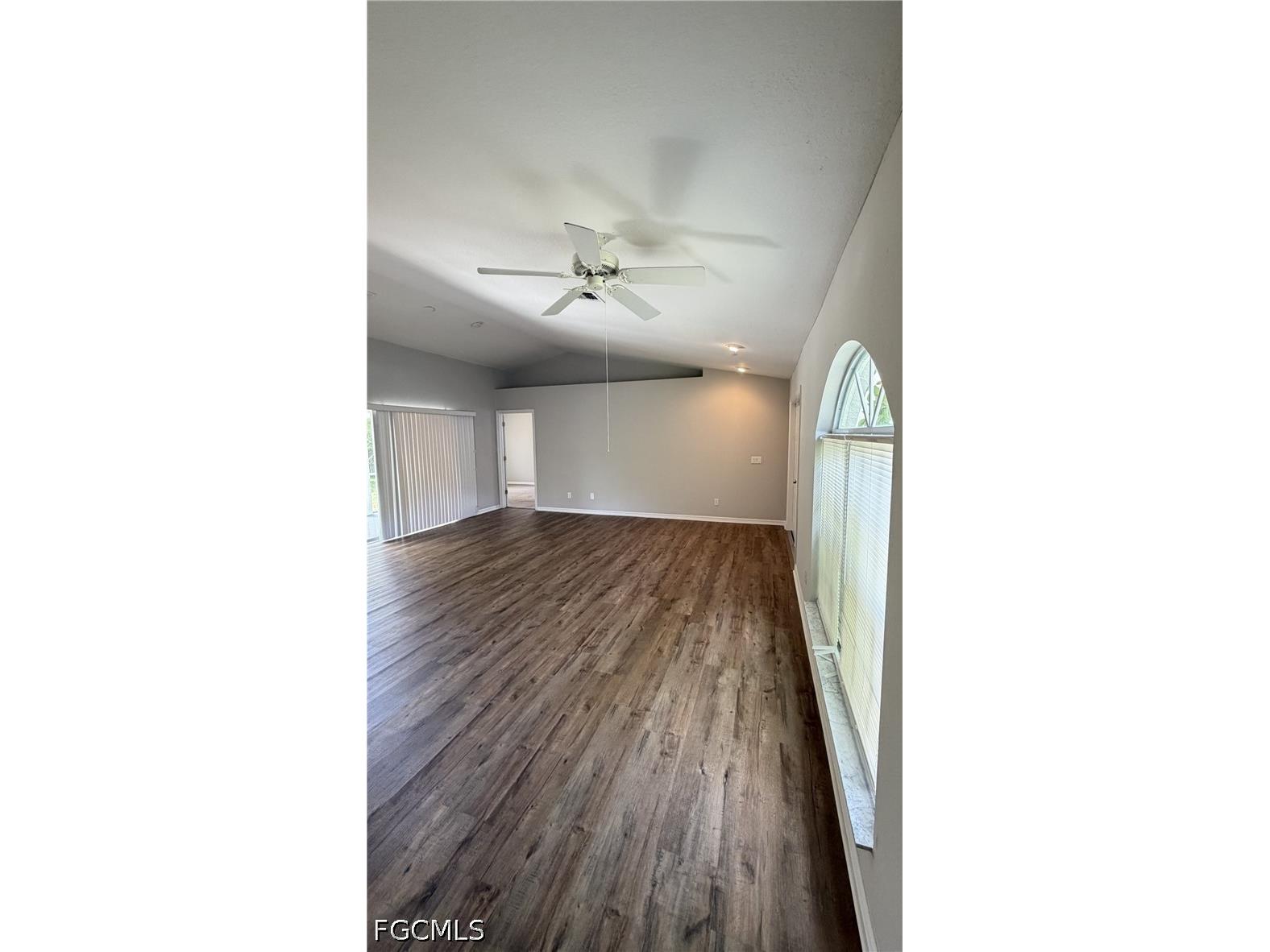 1229 SE 21st Place Cape Coral FL 33990 2026031573 image3