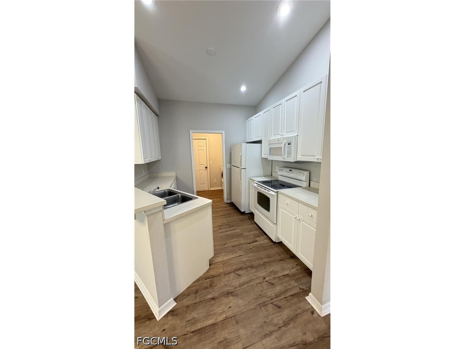 1229 SE 21st Place Cape Coral FL 33990 2026031573 image8