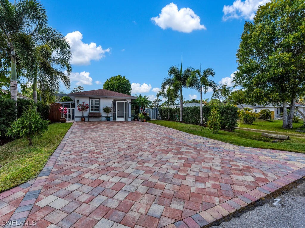 123 1st Street Naples FL 34113 223010428 image1
