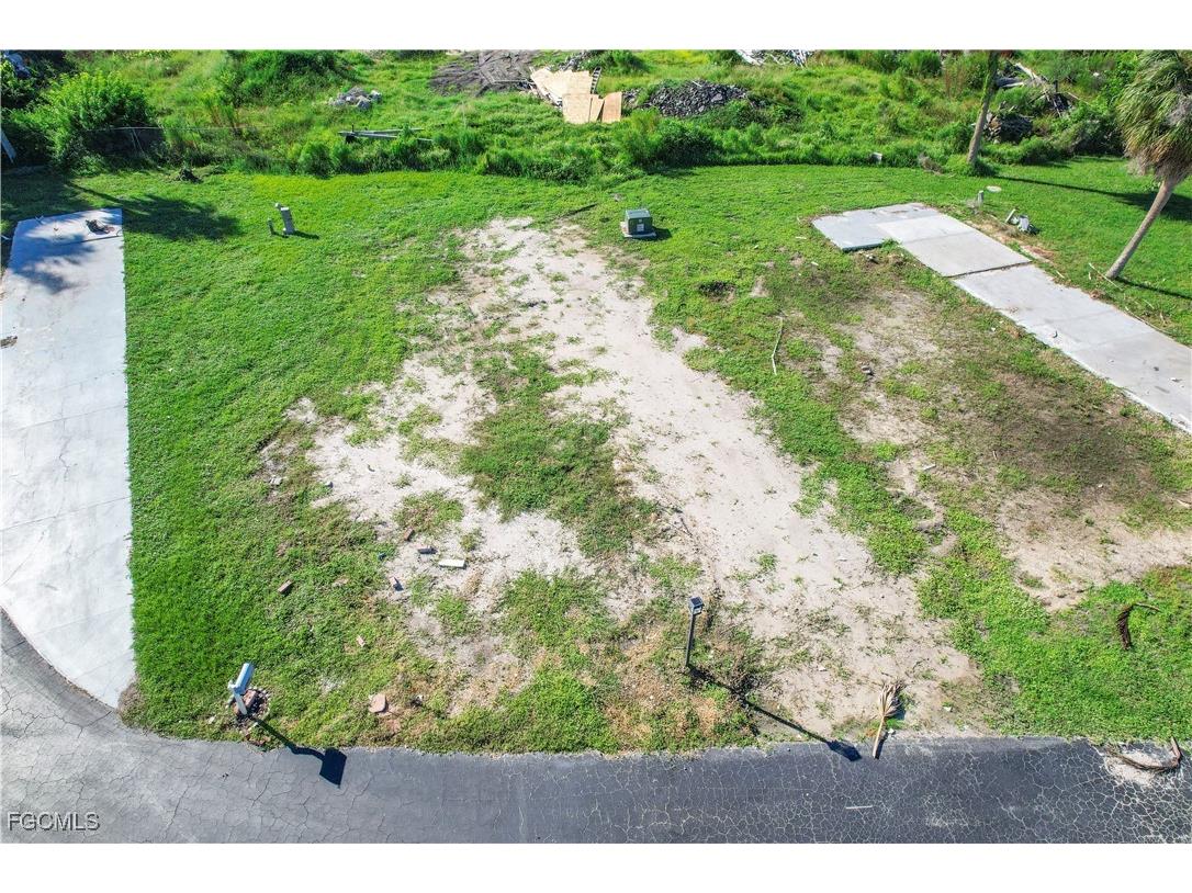 123 Ash Lane Fort Myers FL 33908 2025024884 image1