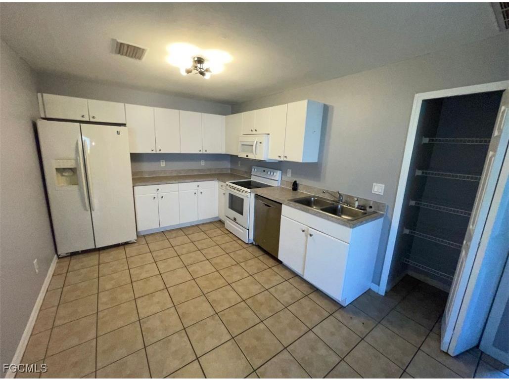 123 Meadow Road Lehigh Acres FL 33973 2025009413 image2