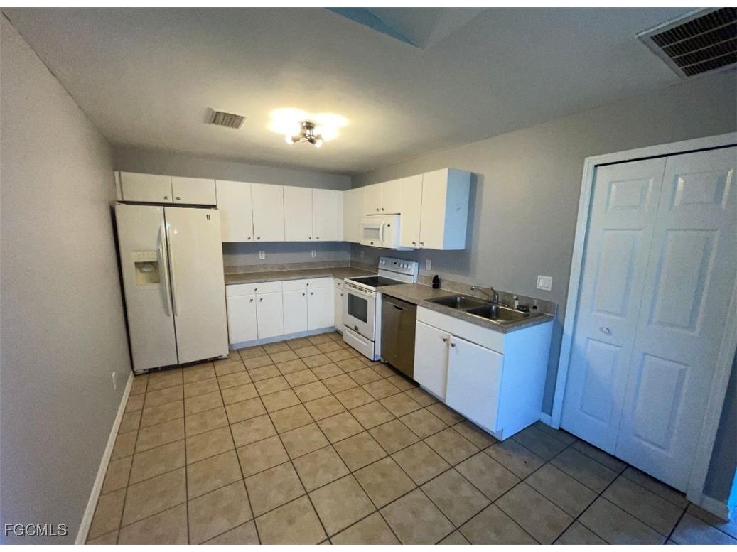 123 Meadow Road Lehigh Acres FL 33973 2025009413 image7