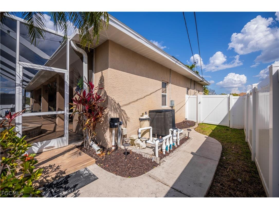 1230 SE 3rd Avenue Cape Coral FL 33990 2026010570 image22