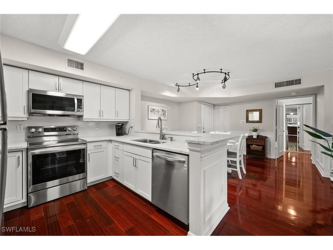 1230 Wildwood Lakes Boulevard #102 Naples FL 34104 225066960 image4